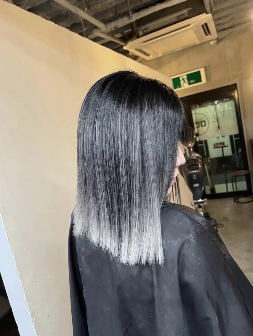 ショート カラー バレイヤージュ シルバー ホワイトシルバー レイヤーカット カット ヘアカラー トリートメント 指名数No.1 /NAOYAのヘアスタイル