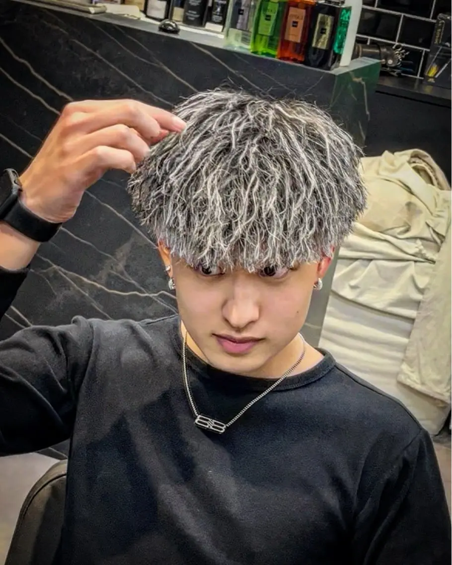 ショート カラー パーマ ヘアアレンジ メンズ メンズメッシュ マッシュ メンズパーマ メッシュ カット ヘアカラー パーマ ヘアセット men'slapis YUTOのヘアスタイル