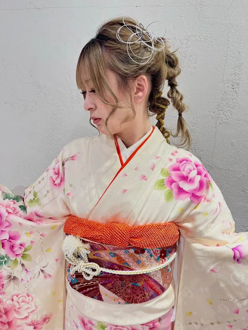 セミロング ヘアアレンジ 成人式 透明感カラー/ 髪質改善/レイヤーのヘアスタイル