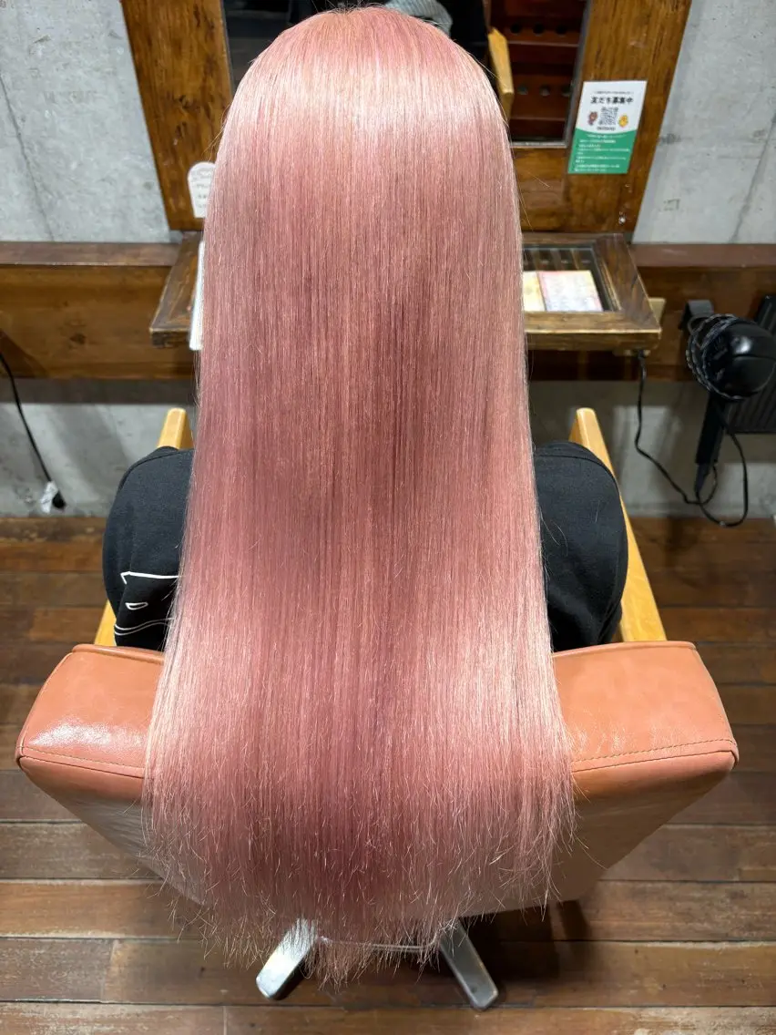 カラー ピンクカラー ホワイトピンク ヘアカラー 横山 亮太のヘアスタイル
