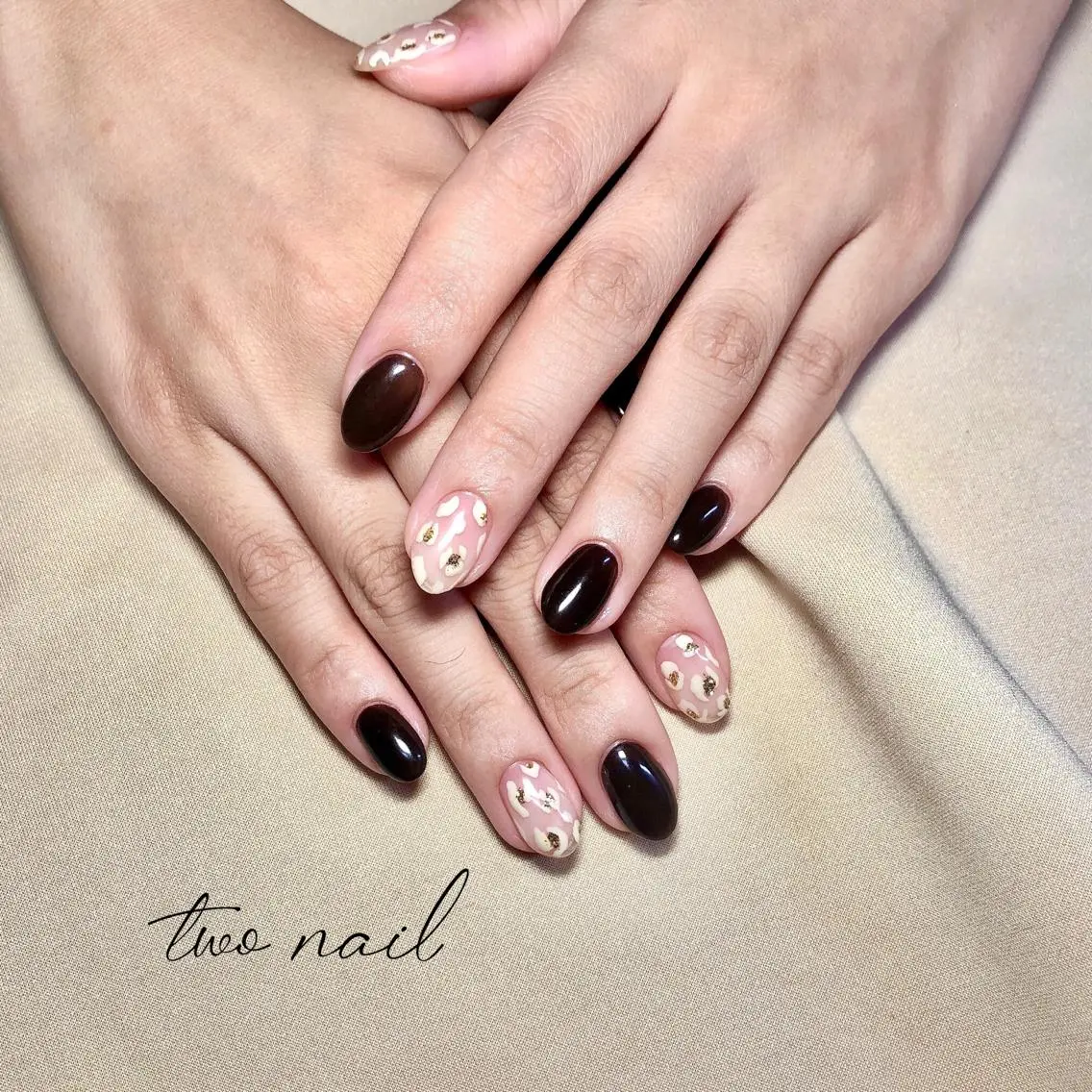 ネイル アートネイル ブラウン フットネイル ハート ニュアンスネイル two nailのネイルデザイン