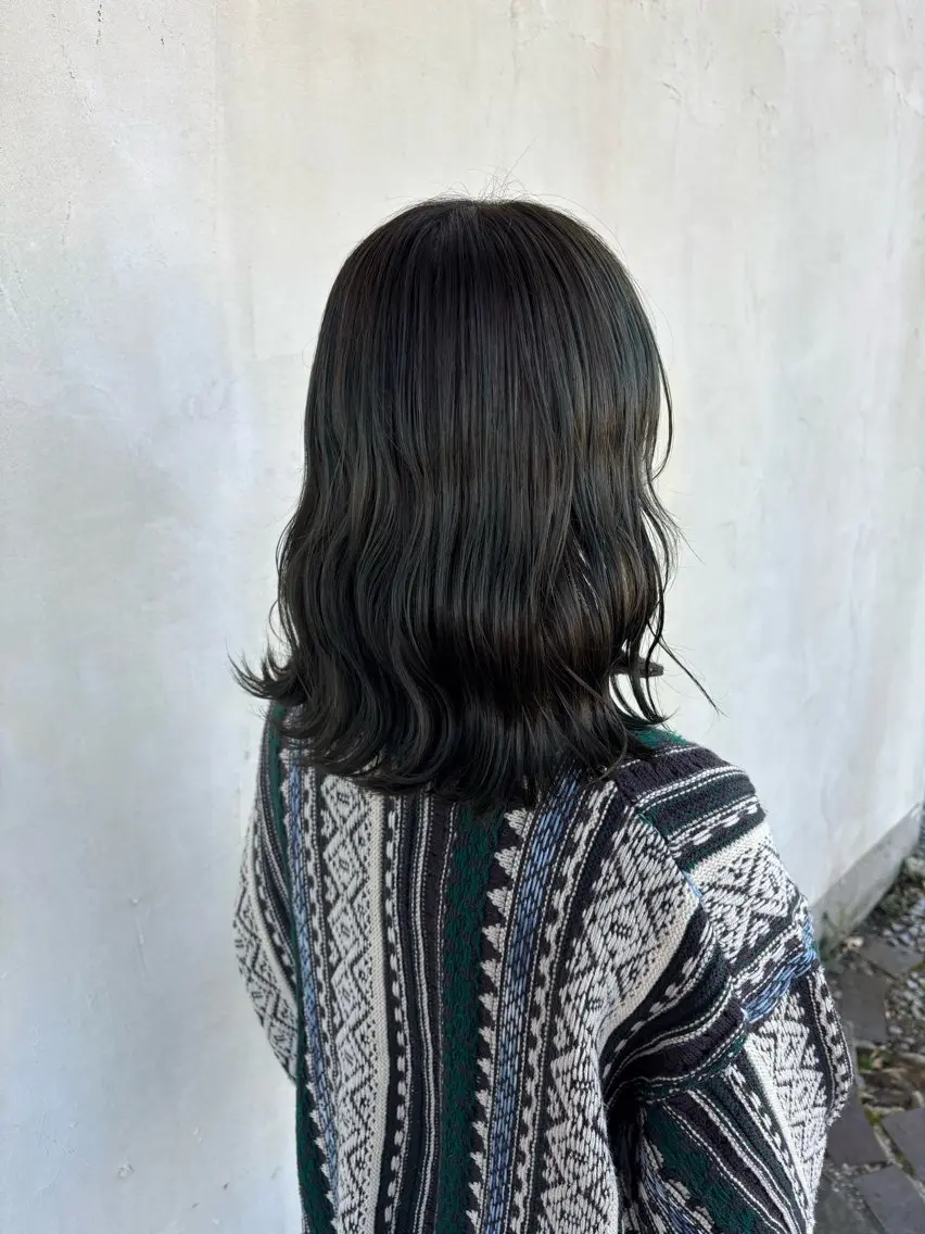 ミディアム カラー ベージュカラー ブリーチ ブリーチなしカラー オリーブベージュ ヘアカラー 小嶋 咲輝のヘアスタイル