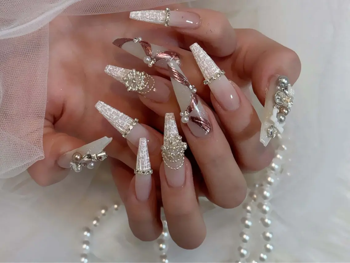 ネイル オーロラネイル クリアネイル 成人式 フラッシュネイル ジェルネイル ハンドネイル Amee Nail Salonのネイルデザイン