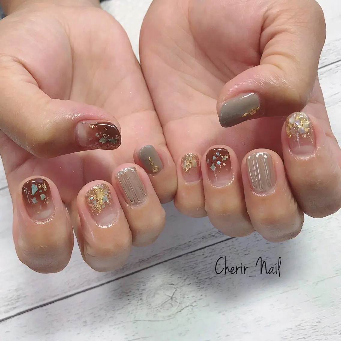 ネイル アートネイル ブラウン ニュアンスネイル ショートネイル Cherirnail kaoriのネイルデザイン