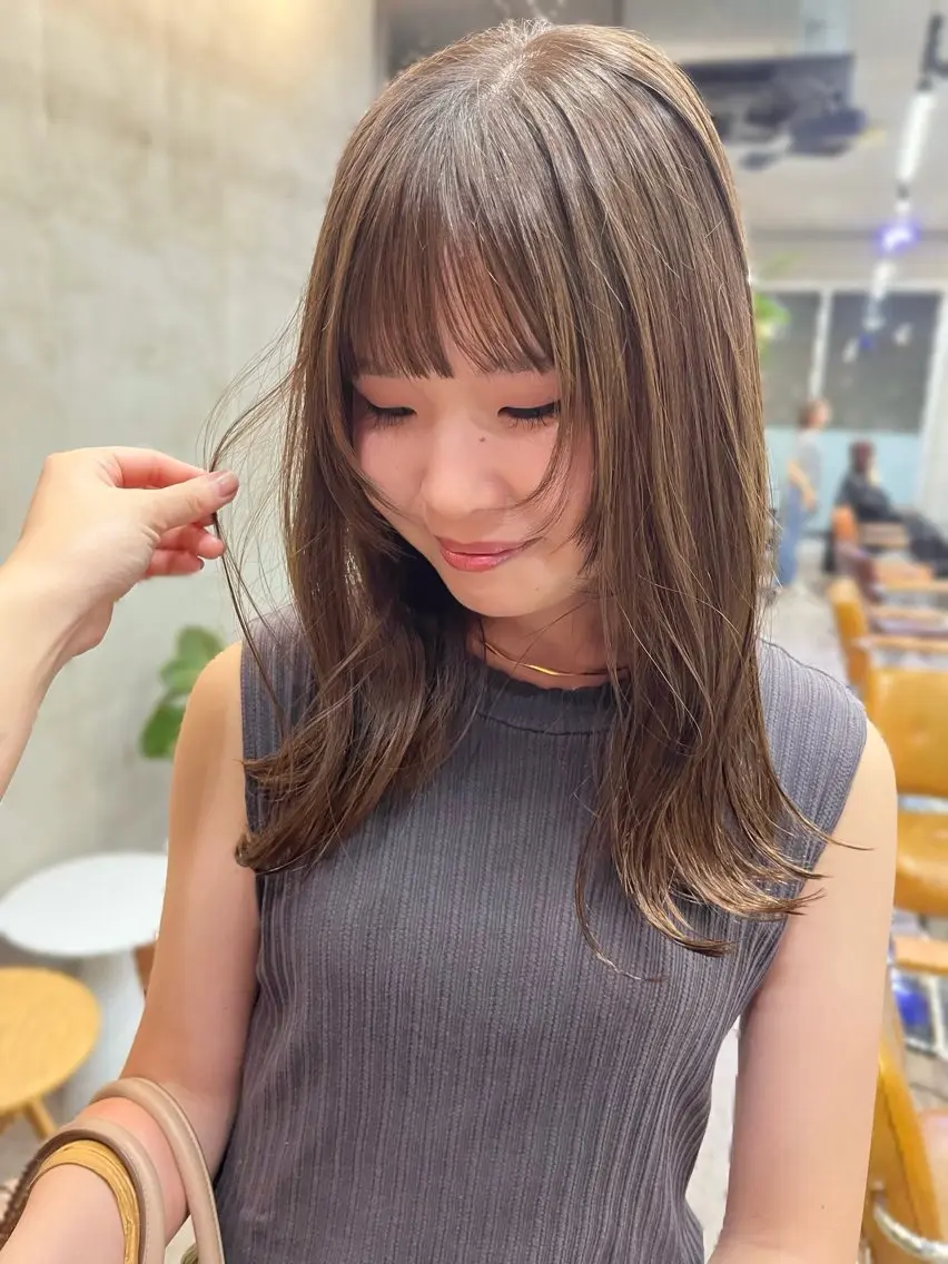 ミディアム カラー ベージュカラー オリーブベージュ 顔周りカット レイヤーカット カット ヘアカラー 🤎𝐌𝐚𝐨⌇ お悩み解決美容師🤎のヘアスタイル