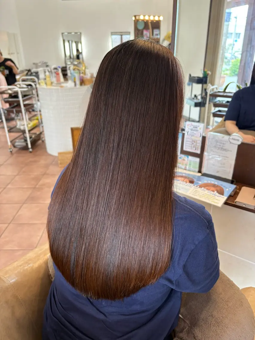 【新規限定】【クセ毛の方必見✨️】🫧ツヤ髪デザインカット+うるツヤ髪質改善ストレート🫧の写真