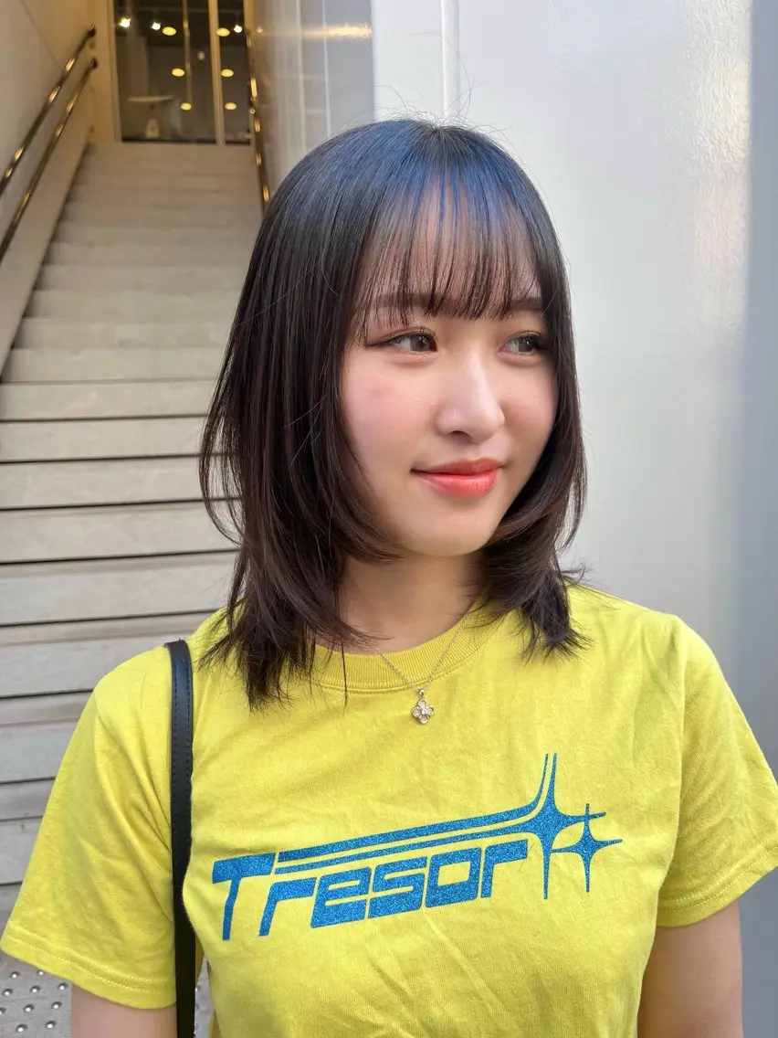 ミディアム カラー 切りっぱなしボブ ボブレイヤー ブリーチ ケアブリーチ イヤリングカラー カット ヘアカラー 桃果 momokaのヘアスタイル