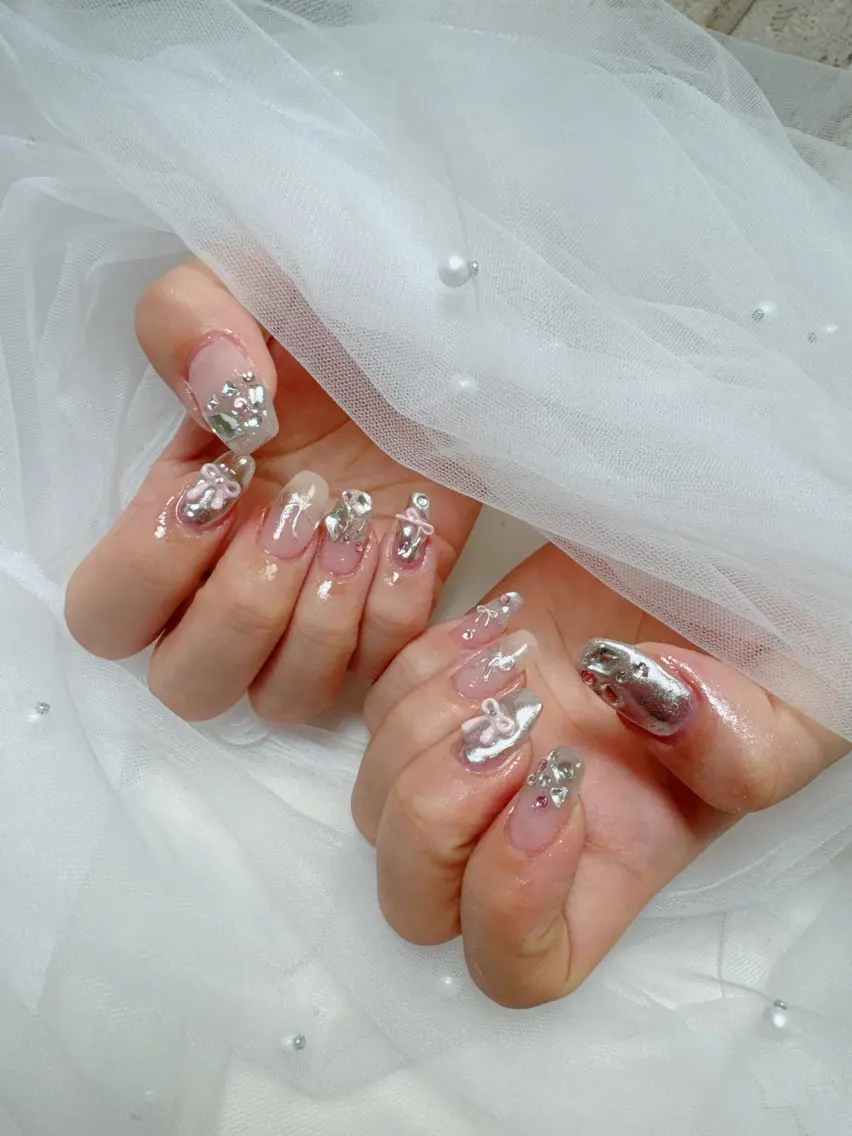 ネイル 成人式 フレンチネイル ジェルネイル ガラスフレンチ キラキラネイル ハンドネイル Queeens nailのネイルデザイン