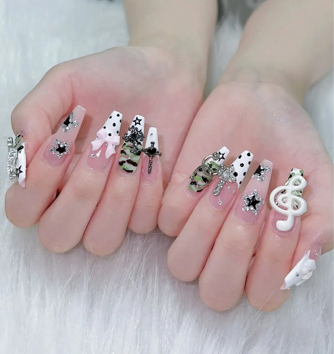 ネイル 成人式 ロングネイル マグネットネイル 大理石ネイル(マーブル) リボン ハンドネイル ZUZU AMEE NAILのネイルデザイン