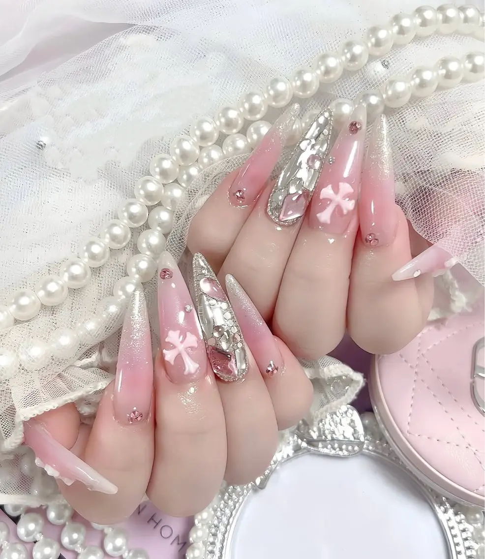 ロング 外国人風カラー 韓国風ヘア ハンドネイル E🌷nail 長さだし専門店のネイルデザイン