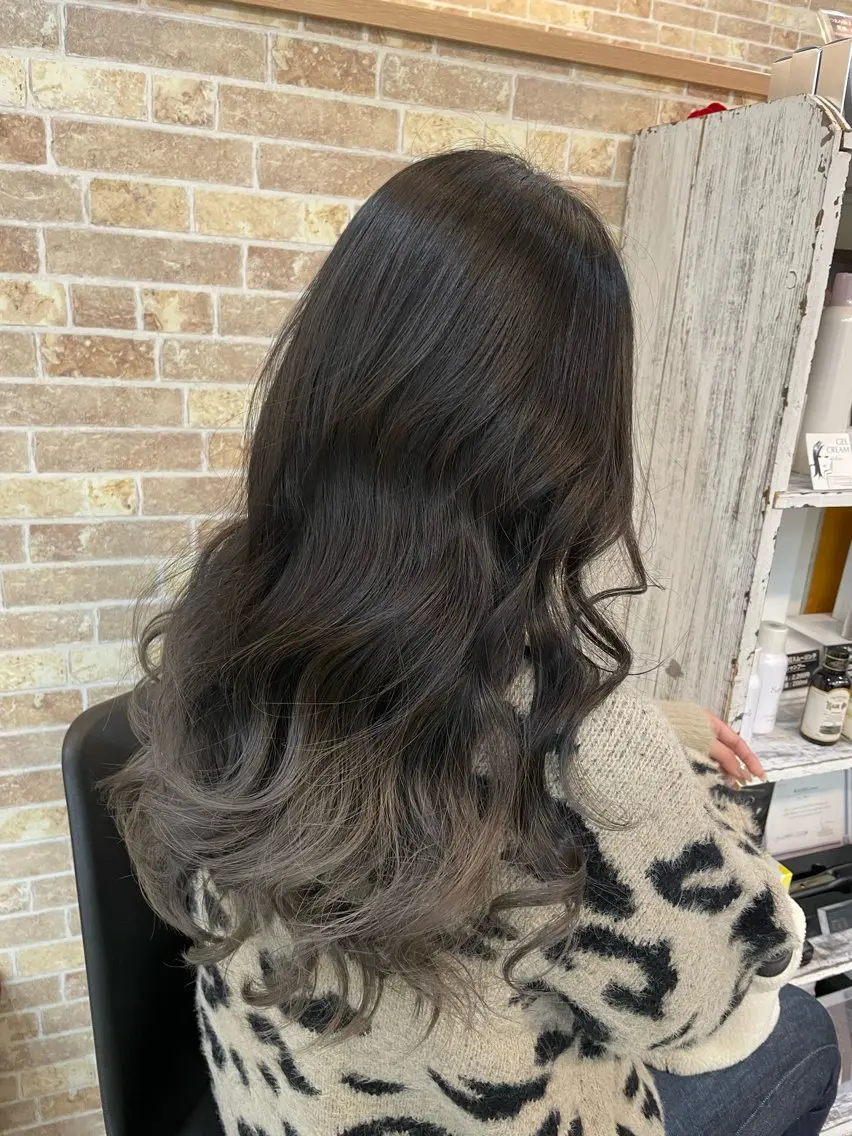 ロング カラー ヘアカラー シモダ クルミのヘアスタイル