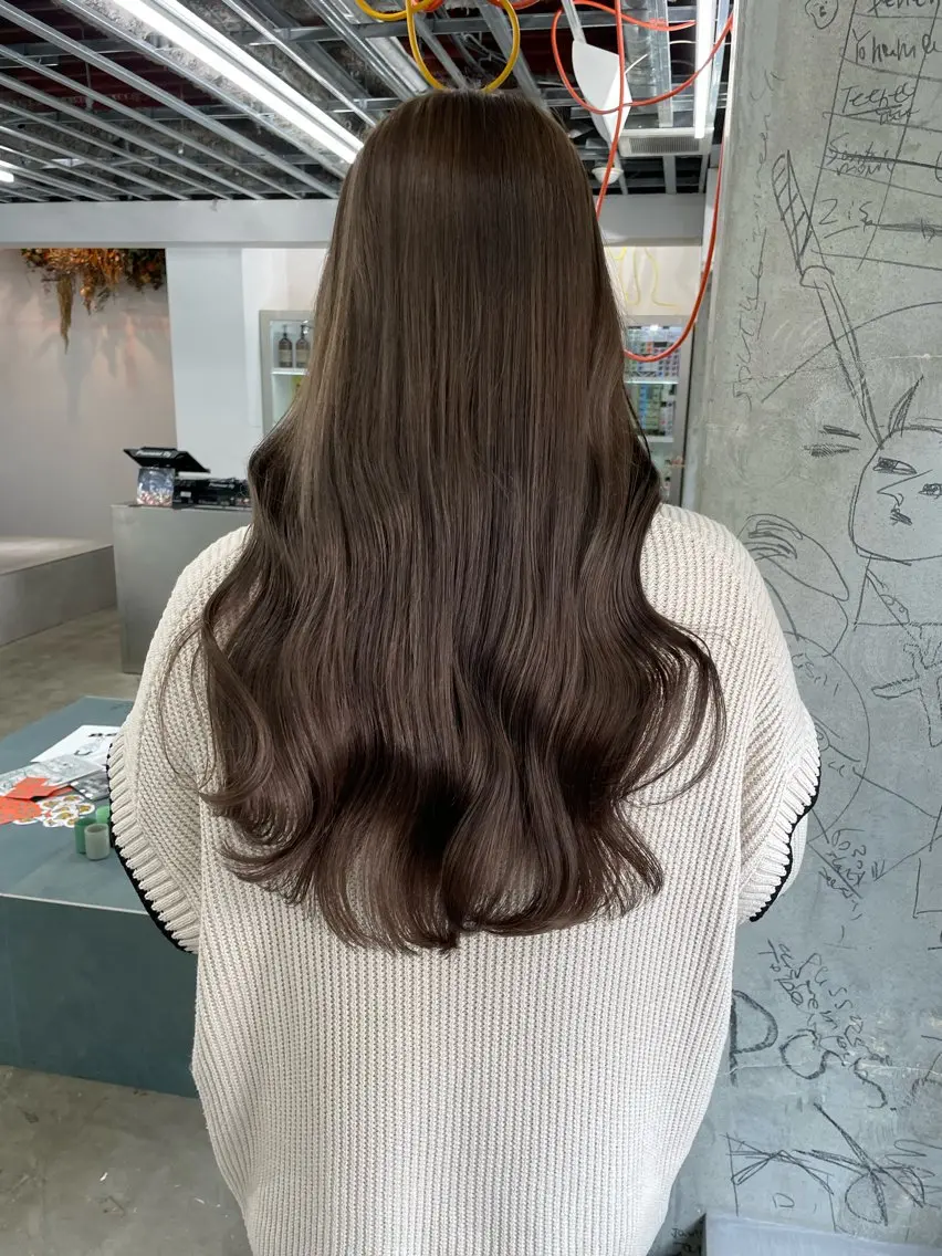 ロング カラー ロングレイヤー アッシュ ベージュカラー ブリーチ 透明感カラー カット ヘアカラー トリートメント 誰より丁寧なカット/ 小林輝/レイヤーのヘアスタイル