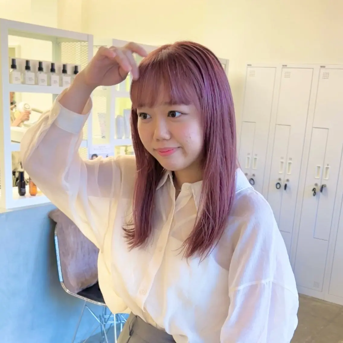 セミロング カラー ベージュカラー ブリーチ ピンクカラー ピンクベージュ クロスパーマ× 透明感カラー✂︎のヘアスタイル