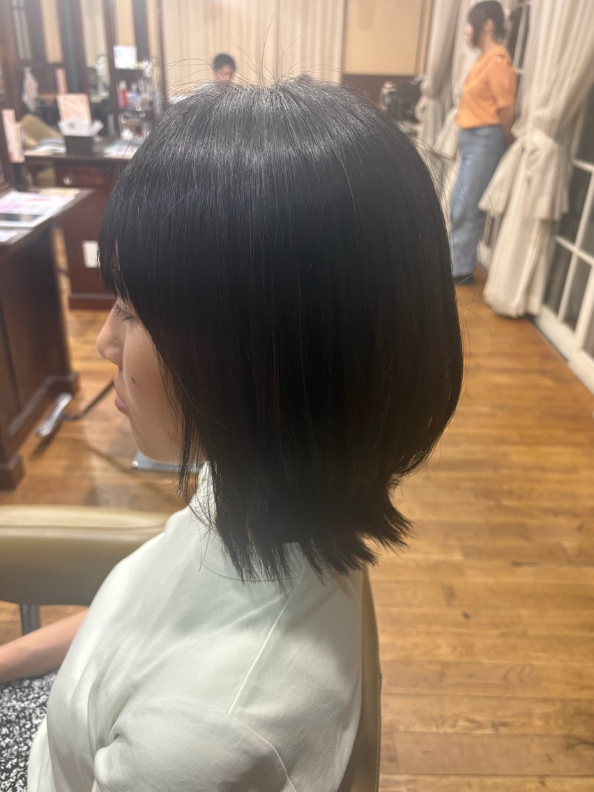 ミディアム レイヤーカット 外ハネヘア 中井 葵👀のヘアスタイル