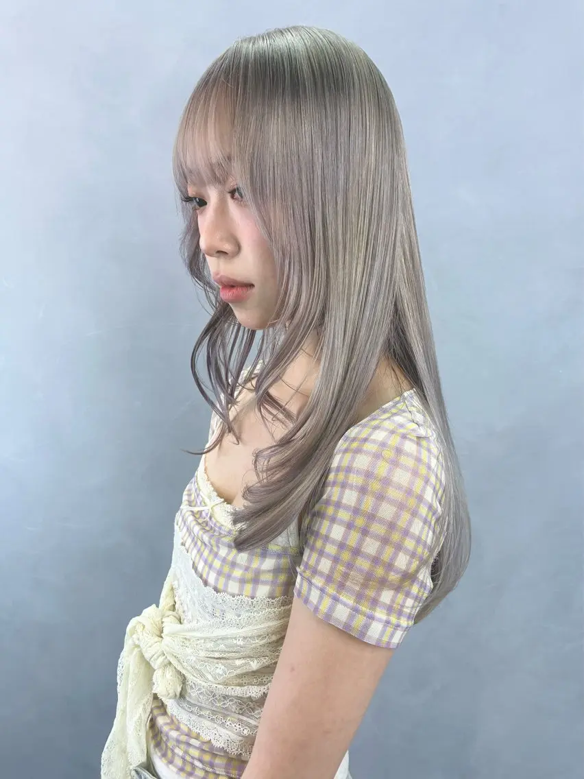 ロング カラー ブリーチ ケアカラー 透明感カラー グレージュ ヘアカラー トリートメント ヘアセット🪐 ブリーチYumikaのヘアスタイル