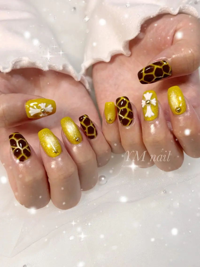 ネイル アニマル柄 マグネットネイル 黄色 ハンドネイル YM nailのネイルデザイン