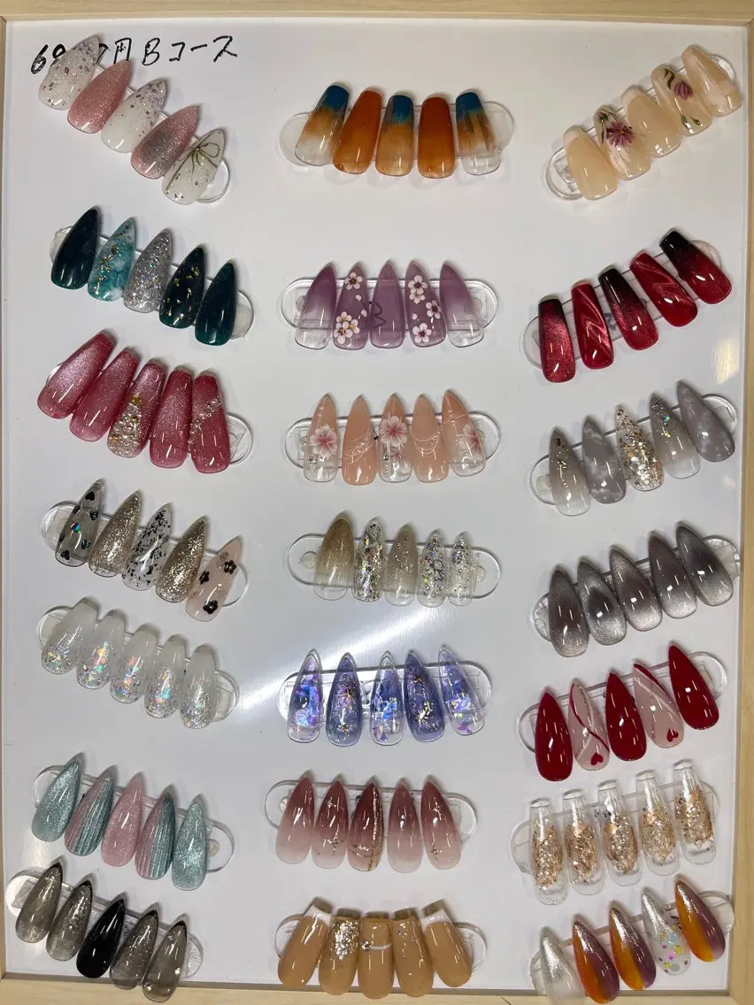 定額ハンドネイルBコース(オフ、甘皮処理込み)の写真