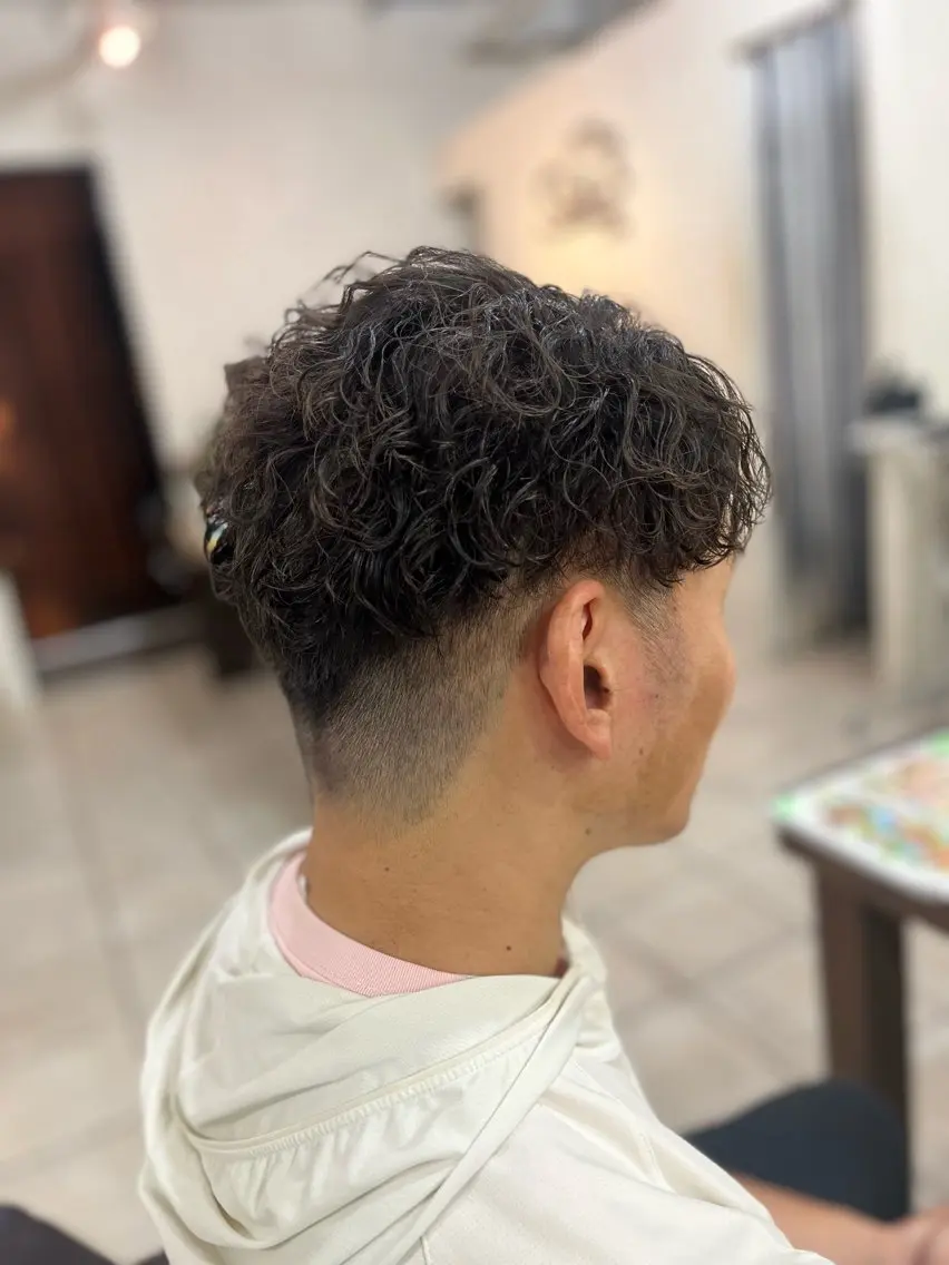 パーマ メンズ メンズパーマ 波巻きパーマ スパイラルパーマ カット パーマ カ レラのヘアスタイル