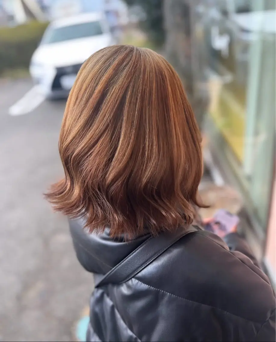 ミディアム カラー 小泉 ゆあのヘアスタイル