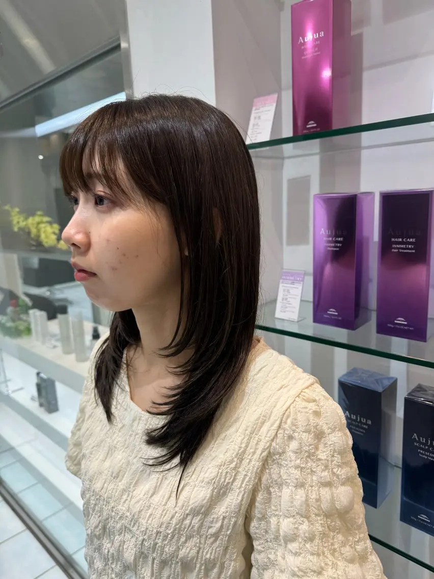 ミディアム 顔まわりレイヤー 顔周りカット レイヤーカット 市川 翔大のヘアスタイル