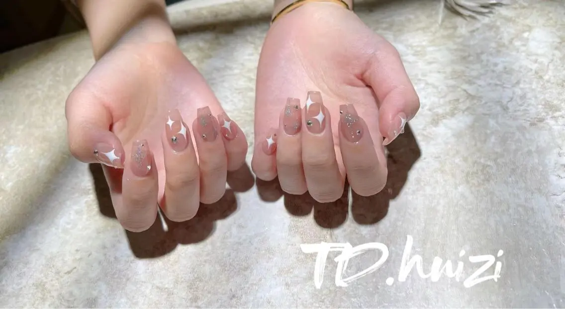 セミロング めぐみのネイルサロン スタッフ練習のネイルデザイン