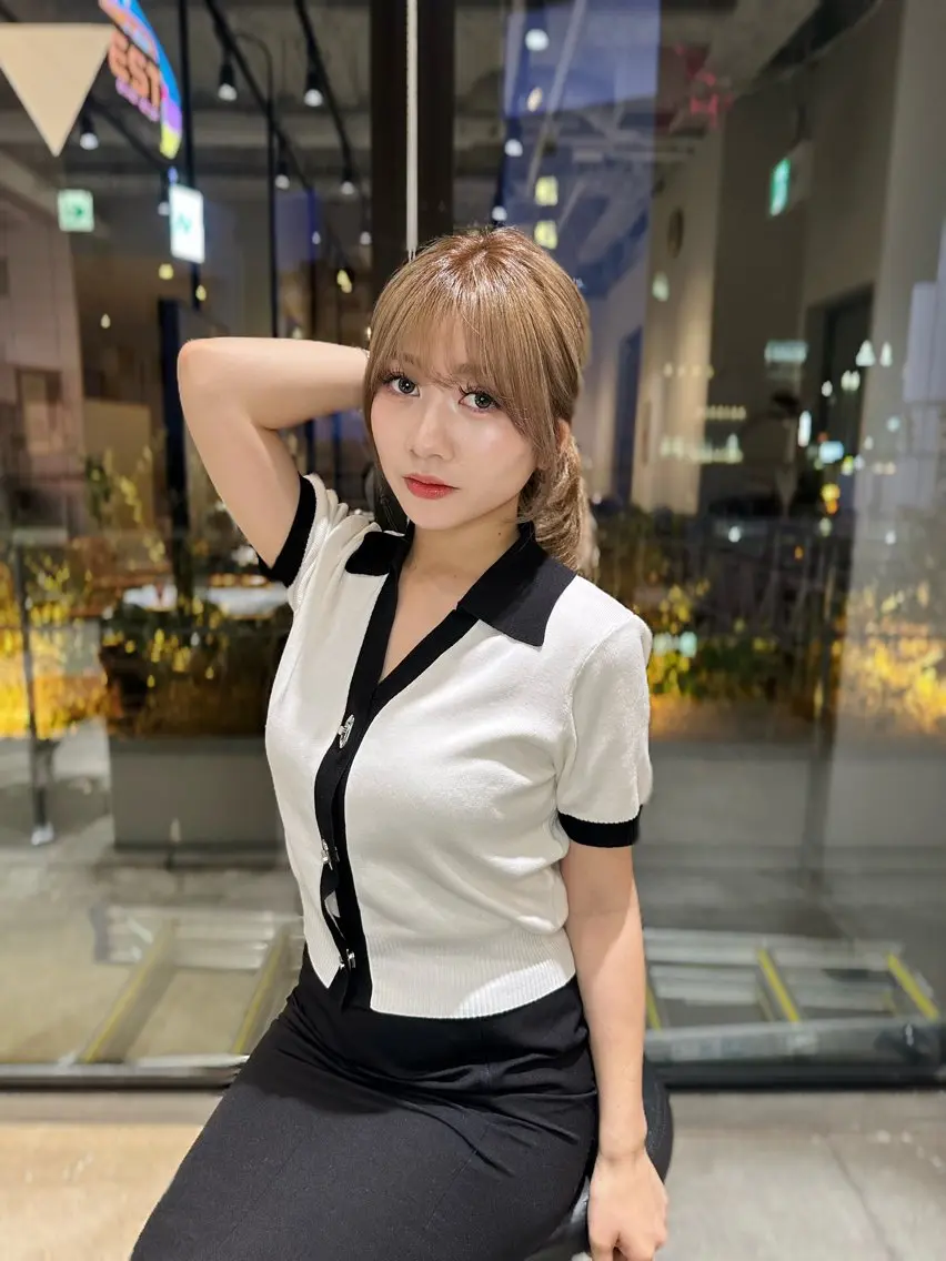 セミロング カラー 韓国レイヤーカット 透明感カラー冨田那樹のヘアスタイル