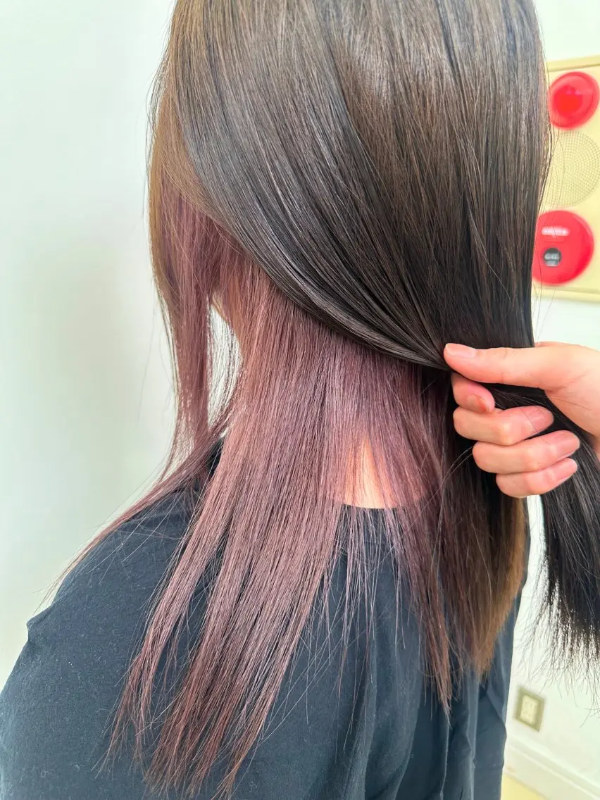 セミロング カラー ヘアカラー 髪質改善ストレート インナーカラーハズキのヘアスタイル