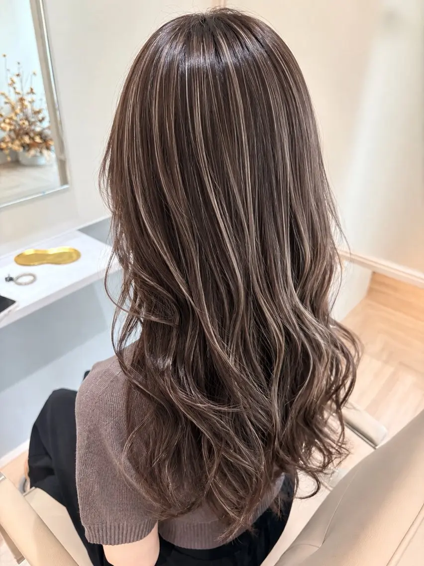 ロング カラー 舩坂 友賀のヘアスタイル