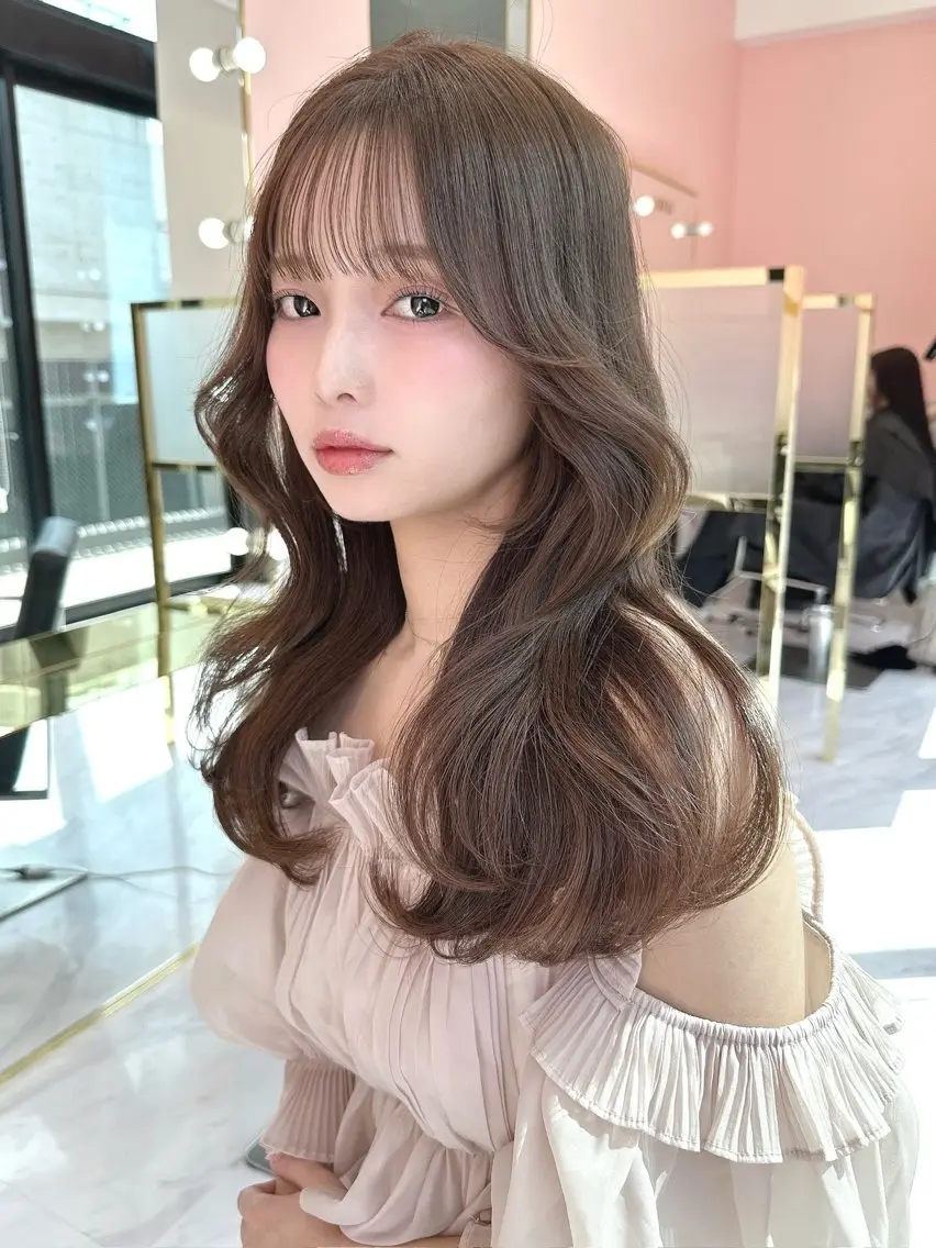 セミロング カット ヘアカラー トリートメント LOUIS しおりのヘアスタイル