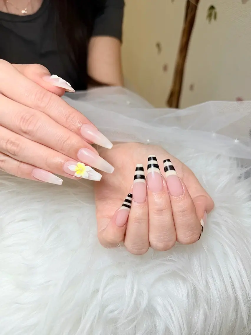ネイル チークネイル 長さ出し フットネイル 韓国ネイル マグネットネイル ハンドネイル ハンドケア AN NAIL 高田馬場_HOAのネイルデザイン