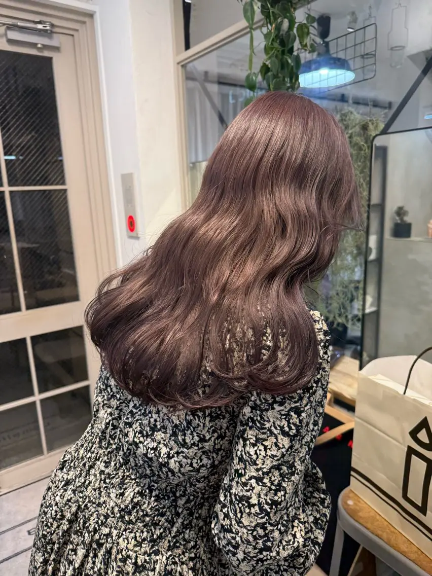 セミロング カラー カット ヘアカラー トリートメント ミルクティー× グレージュMOMOのヘアスタイル