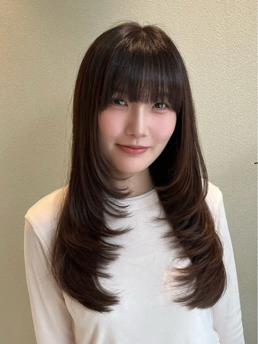 ロング カラー ブラウンカラー チョコレートブラウン 透明感カラー 顔まわりレイヤー 顔周りカット カット ヘアカラー トリートメント BELLE by revo 山口 か乃のヘアスタイル