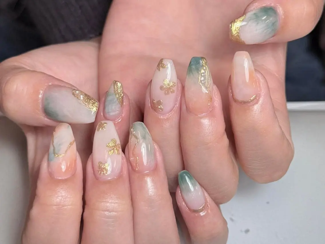 ネイル チークネイル フレンチネイル グラデーション マグネットネイル ミラーネイル ハンドネイル sorako nailのネイルデザイン