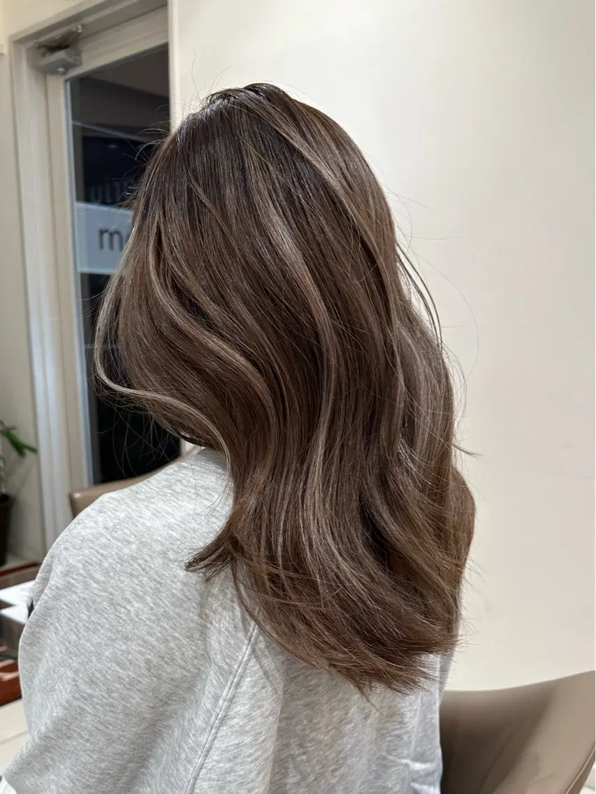 ロング カラー ベージュカラー ブラウンカラー ブラウンベージュ ハイライトカラー ハイライト ヘアカラー トリートメント 🤍ハイライト/ レイヤー/銀座🤍のヘアスタイル