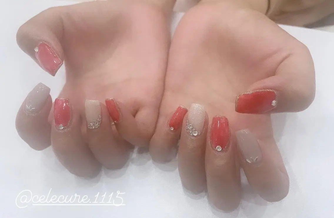 ネイル ニュアンスネイル 赤色 ネイリスト Nのネイルデザイン