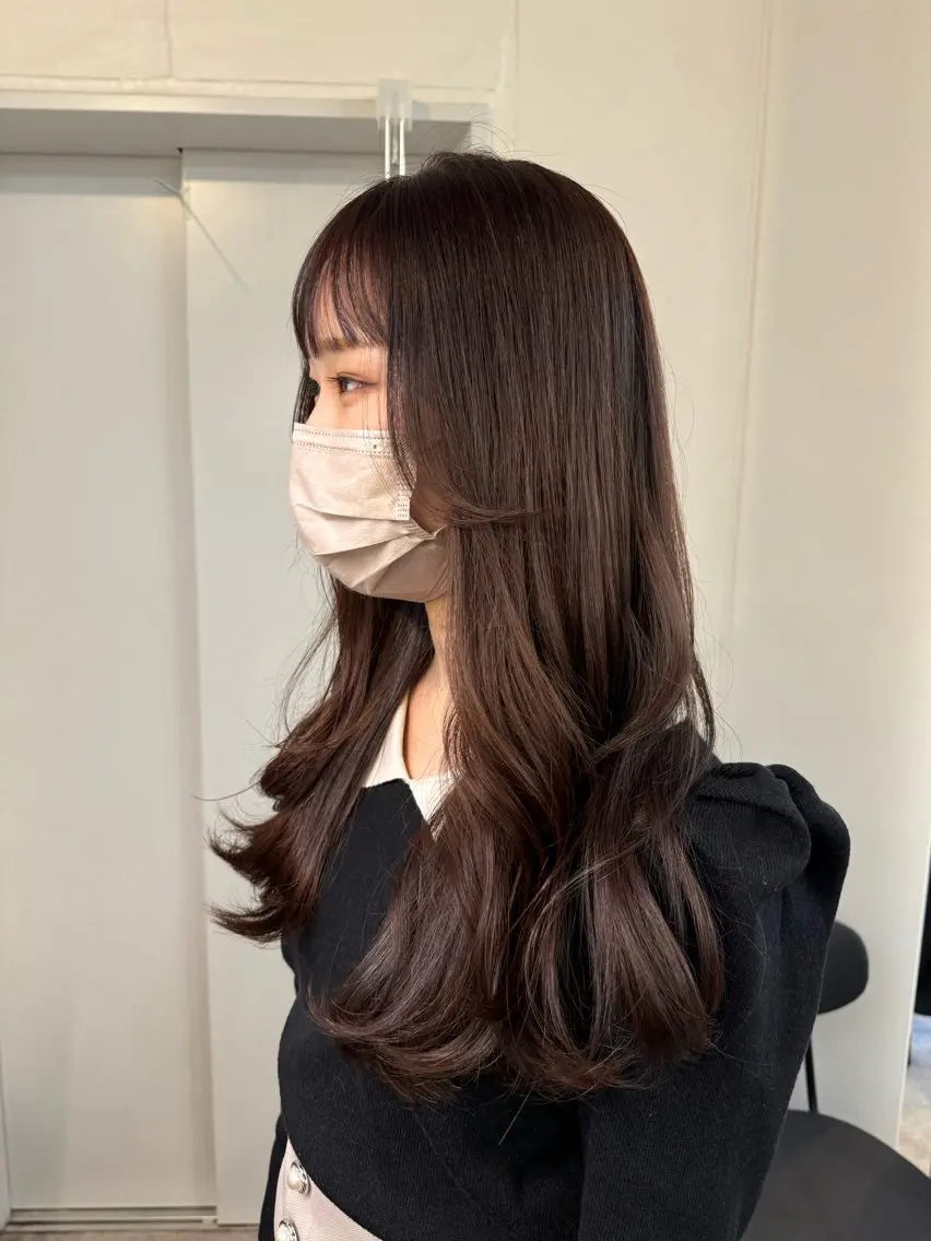 ロング ヘアカラー 顔まわりレイヤー 透明感カラー🩵🩵のヘアスタイル