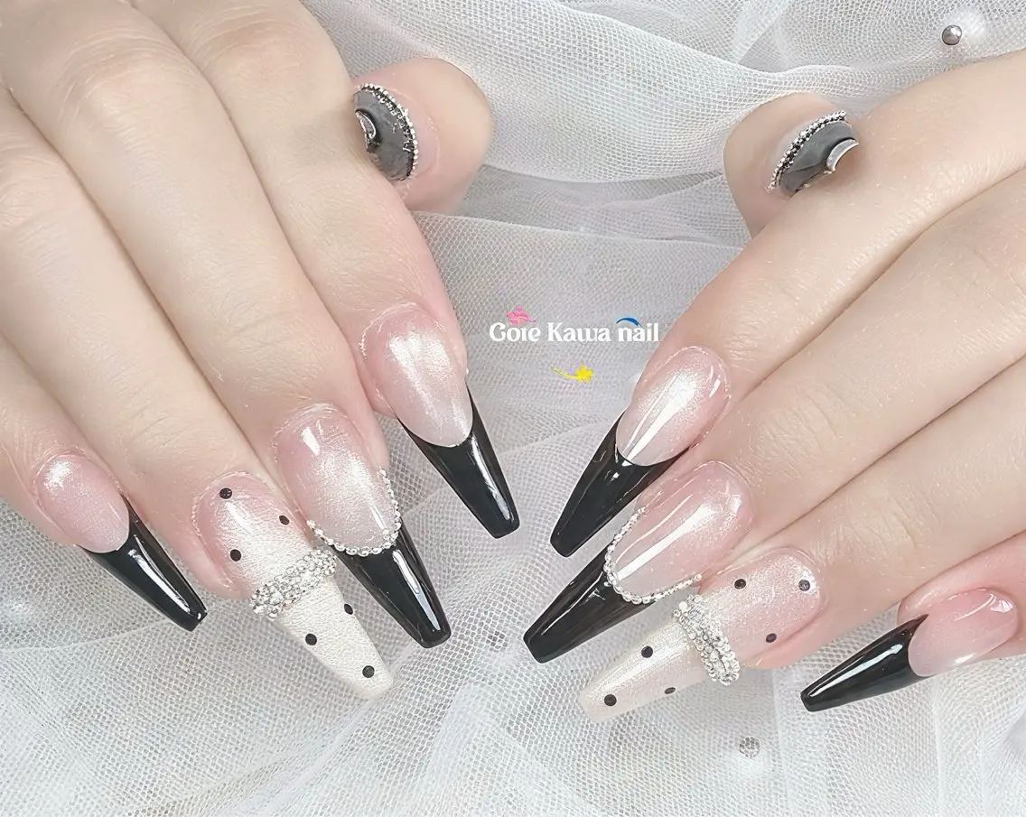 ネイル ドット フラッシュネイル フレンチネイル マグネットネイル 持ち込み ハンドネイル ハンドケア Gote Kawa nail salonのネイルデザイン