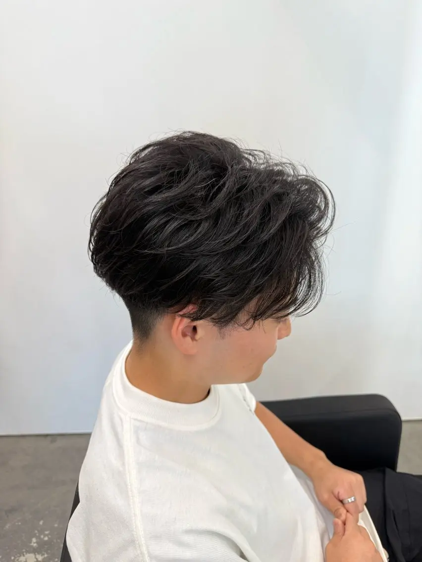 ショート パーマ メンズ フェザーパーマ メンズパーマ カット パーマ 韓国ヘア 野々山 ゆうとのヘアスタイル
