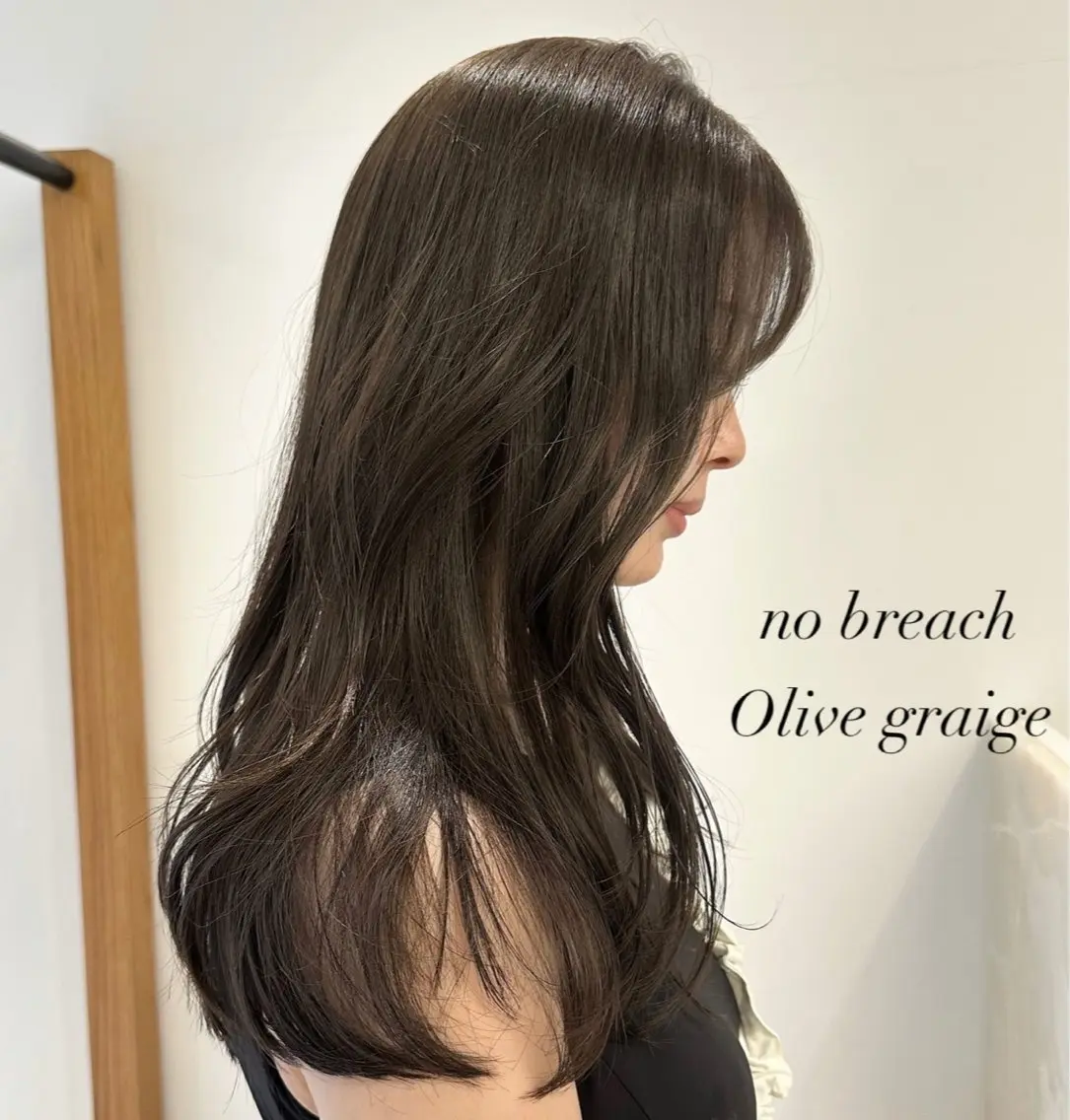 セミロング カラー グレージュ オリーブカラー オリーブグレージュ オリーブグレー カット ヘアカラー トリートメント ハイトーン/透け感 カラー🎀真香のヘアスタイル