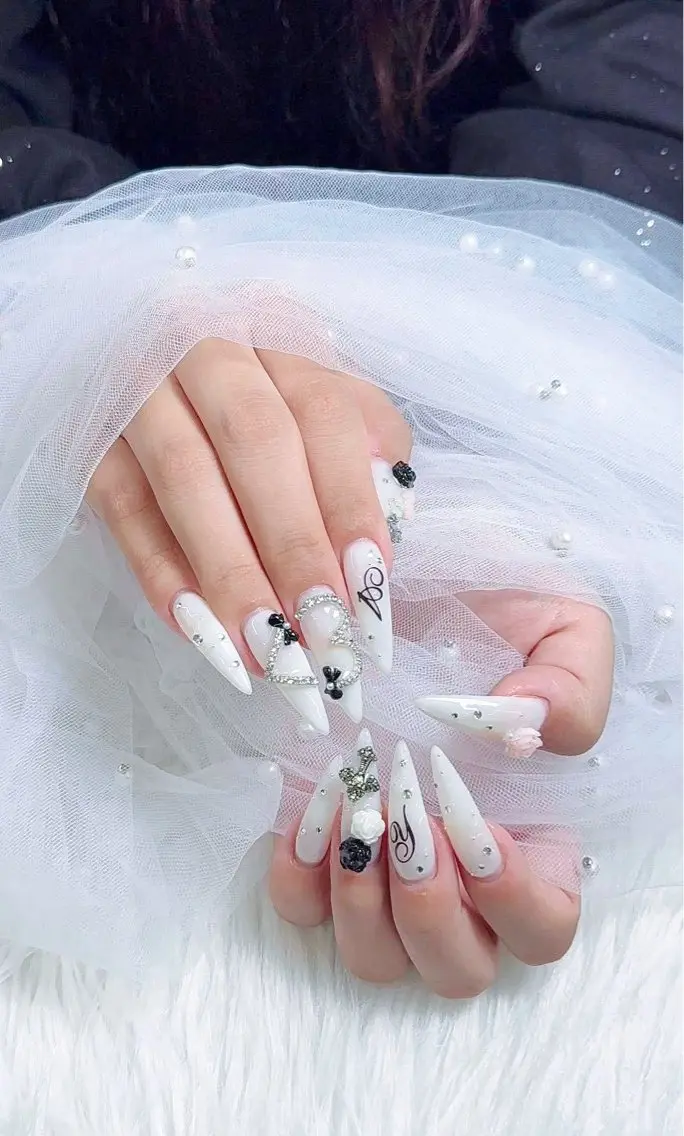 ネイル ハンドネイル IRO Nail Studioのネイルデザイン