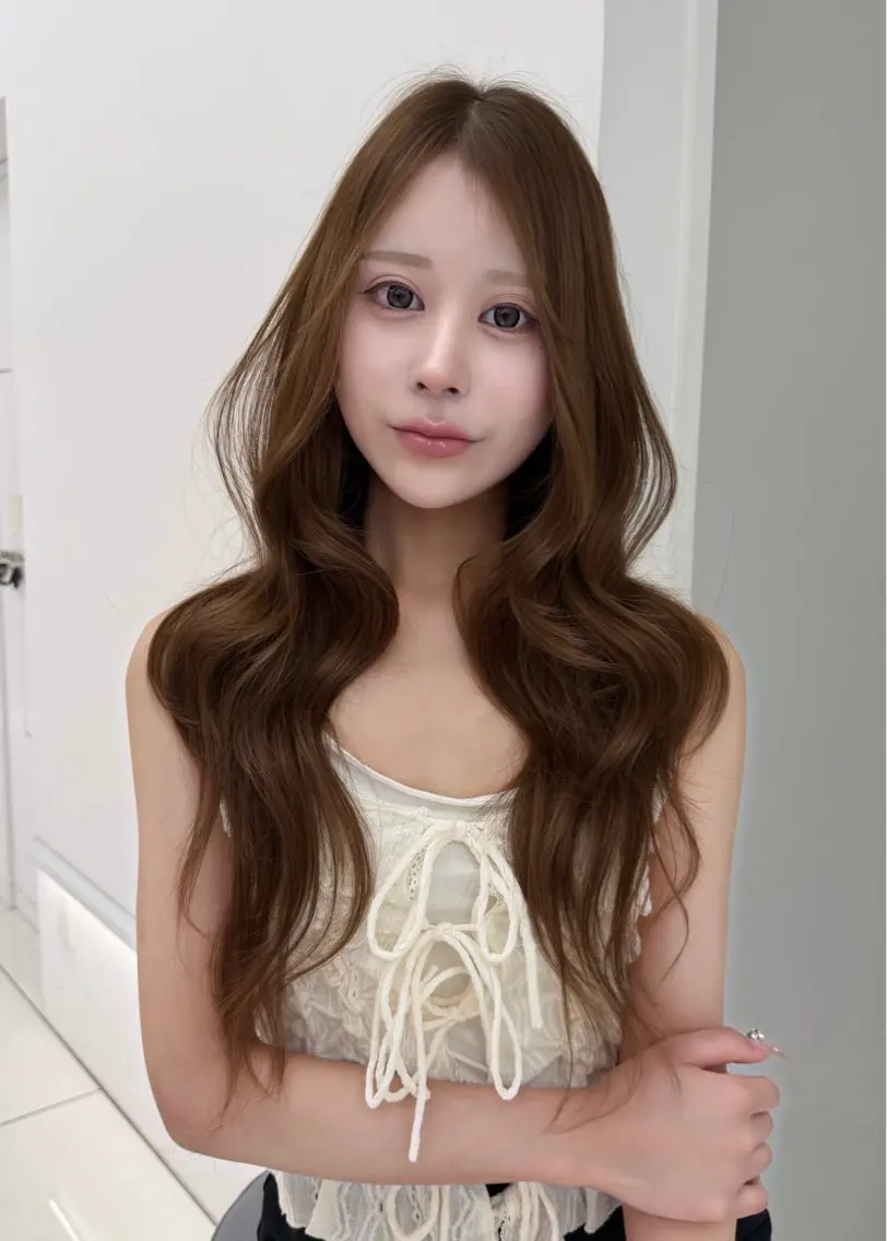 ロング ヘアカラー 𝐜𝐨𝐚 𝐦𝐨𝐦𝐨𝐞のヘアスタイル