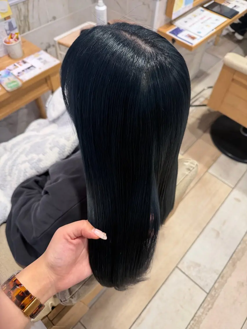 セミロング カラー ヘアカラー 小柳 夏美のヘアスタイル
