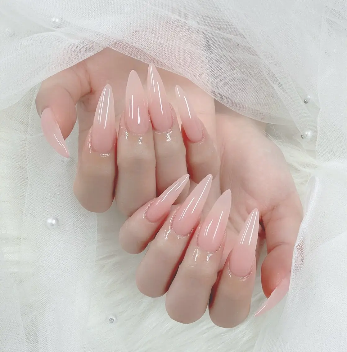 ネイル アートネイル オーロラネイル ボルドー チークネイル フレンチネイル ハンドネイル Sakura Nail Salonのネイルデザイン