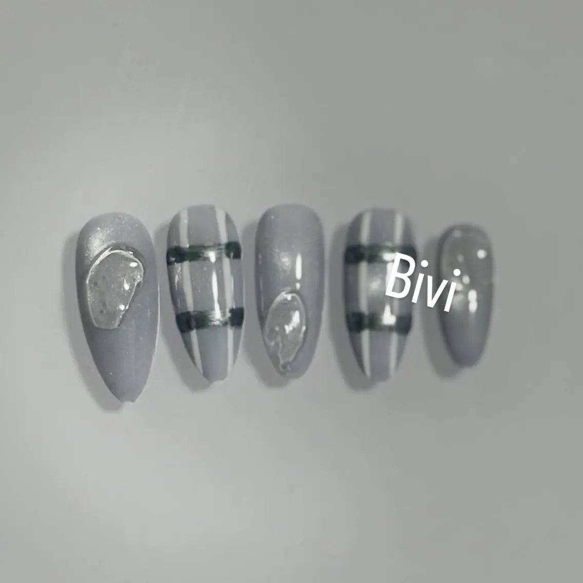 ネイル マグネットネイル ワンカラーネイル パステルネイル シルバー ハンドネイル ハンドケア ♡Bivi♡自爪に 優しいネイルサロンのネイルデザイン