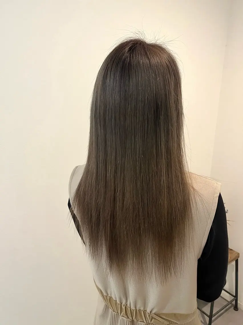ロング ヘアカラー 黒川 綾音のヘアスタイル