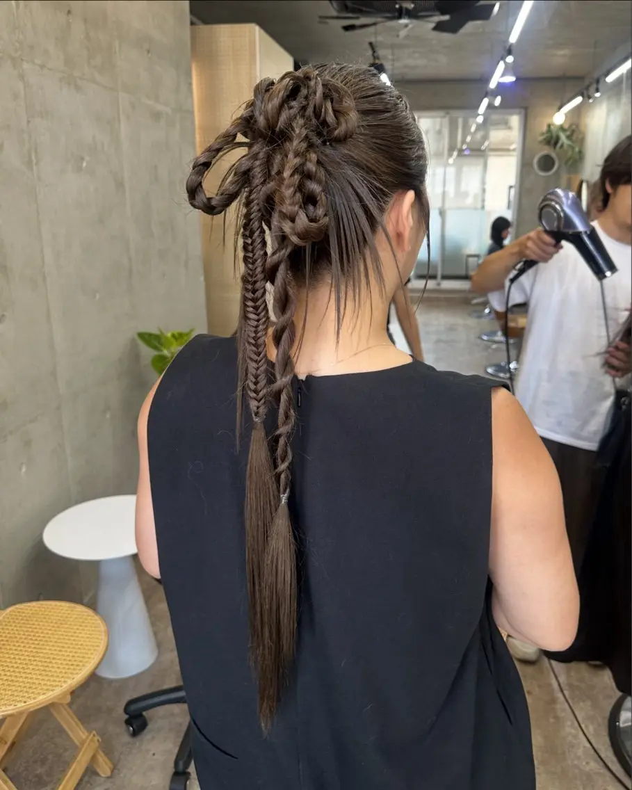 ロング カラー ヘアアレンジ ベージュカラー ブリーチ ブラウンカラー ケアブリーチ グレージュ ヘアセット カットモデル募集中 ／HARUKA🎀のヘアスタイル