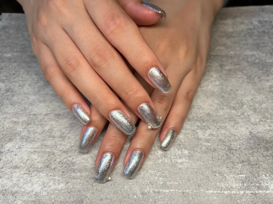 ネイル オーロラネイル シンプルネイル Lisa’s Salonのネイルデザイン