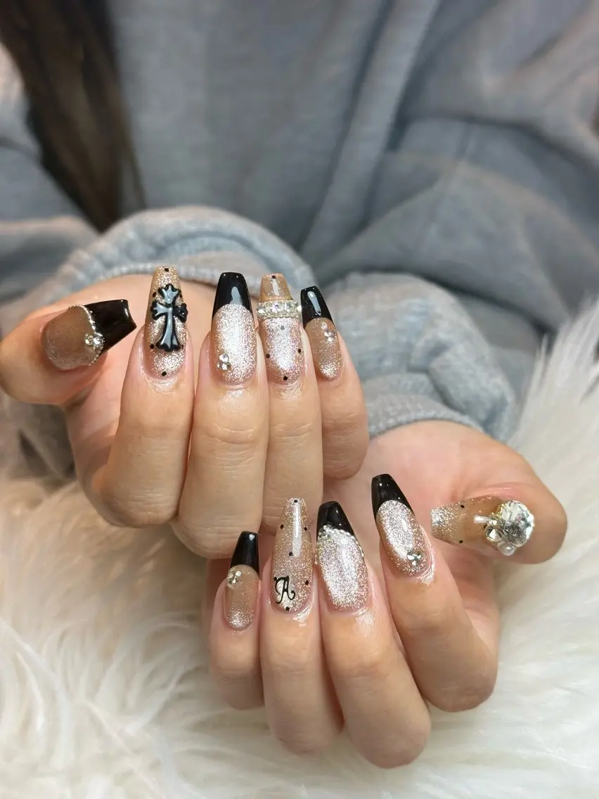 ネイル アートネイル チークネイル フレンチネイル グラデーション キラキラネイル ハンドネイル Risa_ Nailのネイルデザイン