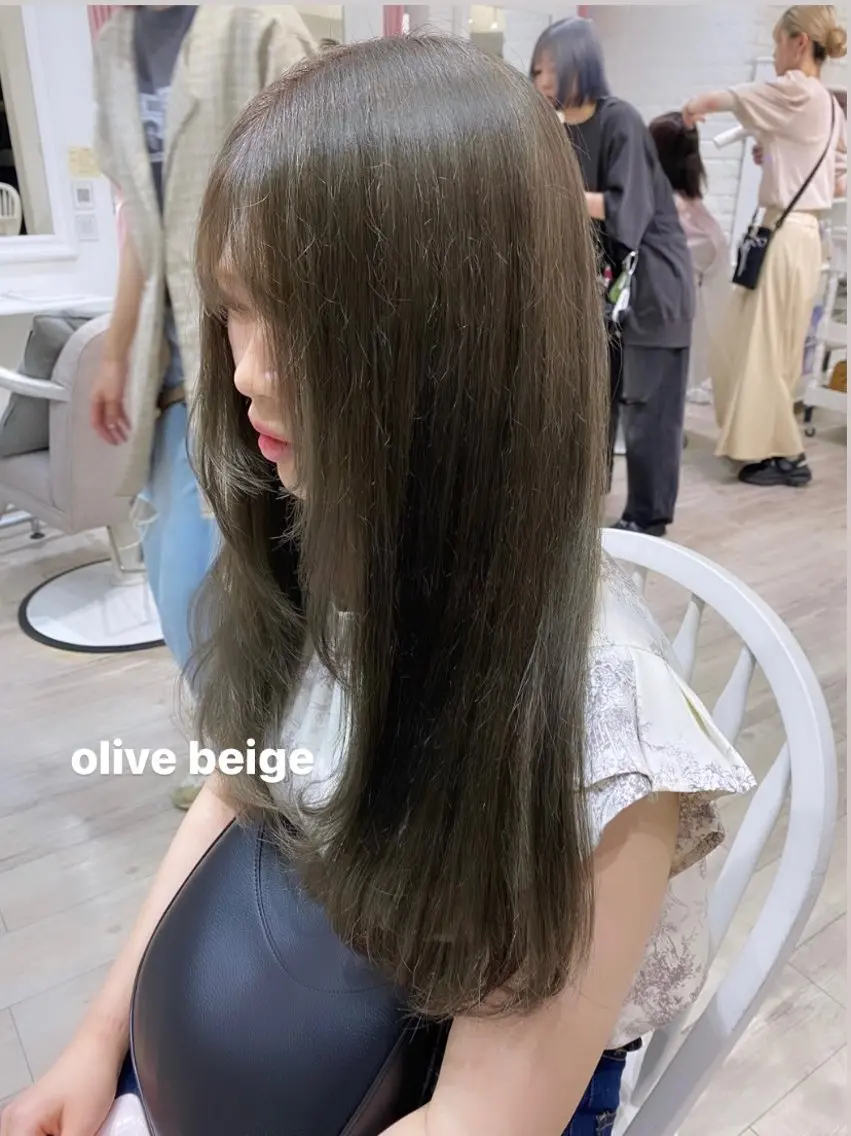 ロング カラー ベージュカラー ブリーチ オリーブベージュ カット ヘアカラー トリートメント 暖色カラー✨️ 門内 梨真のヘアスタイル