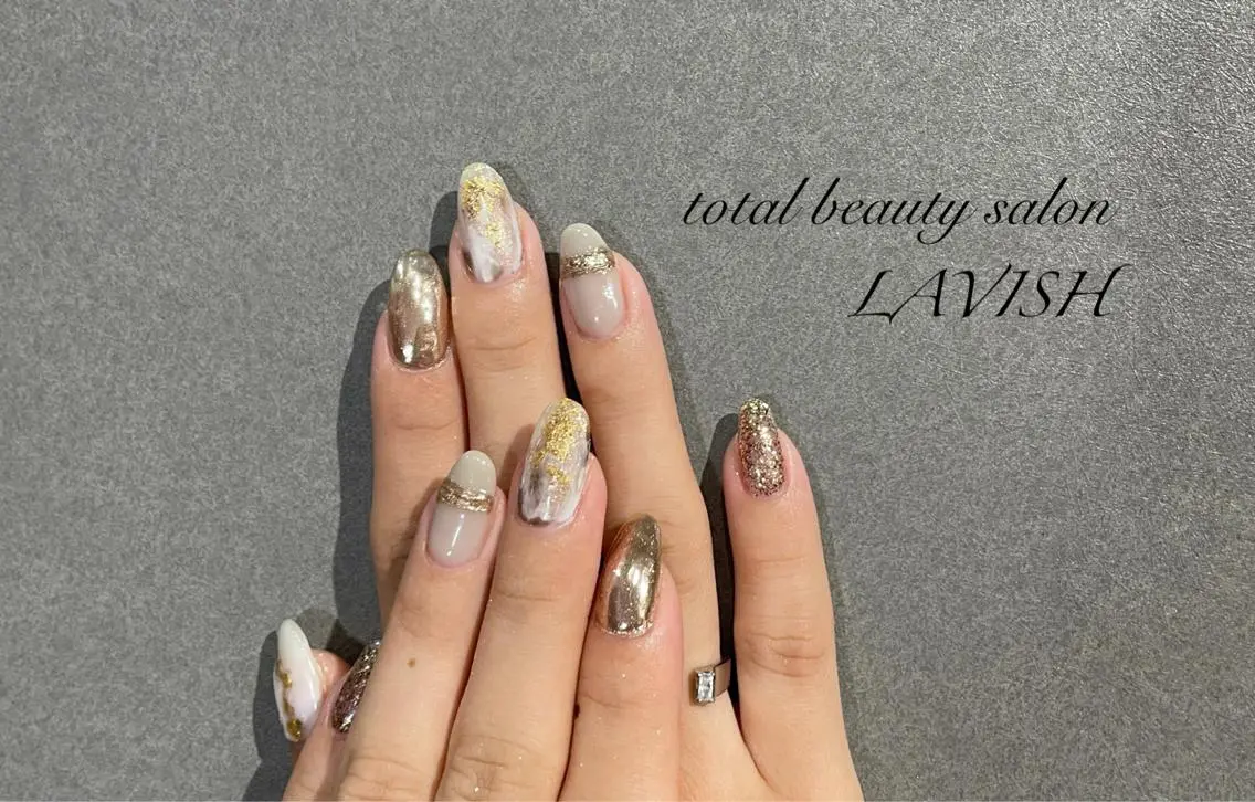 ネイル LAVISH 大和店 emi・:*+のネイルデザイン